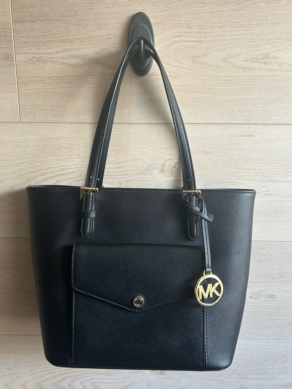 Michael Kors Medium Jet Set Pocket Tote Bag